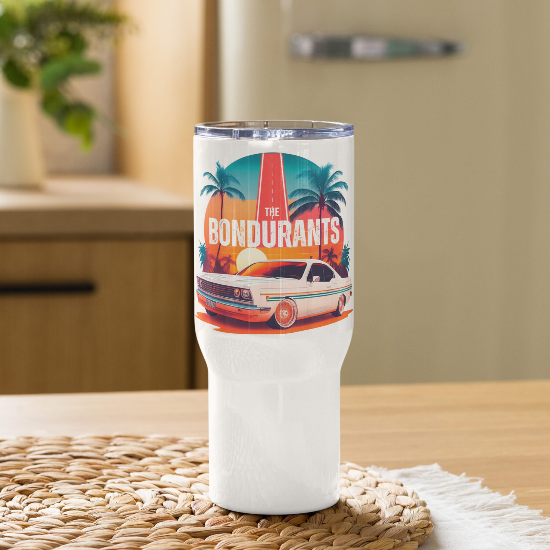 Travel mug with a handle
